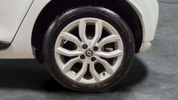 Used Renault Clio 2018 for sale - 76042299: Photo 30