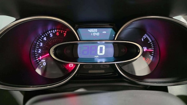 Used Renault Clio 2018 for sale - 76042299: Photo 35