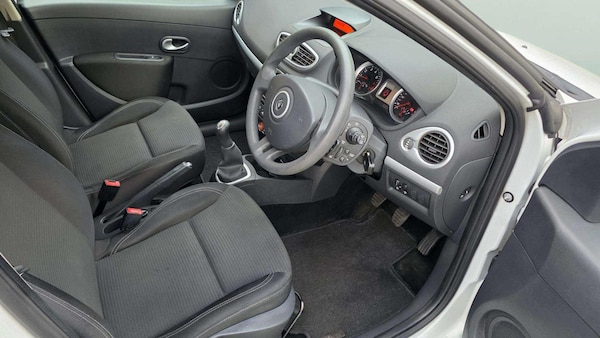 Used Renault Clio 2012 for sale - 76215681: Photo 17
