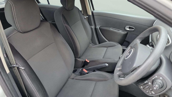 Used Renault Clio 2012 for sale - 76215681: Photo 18