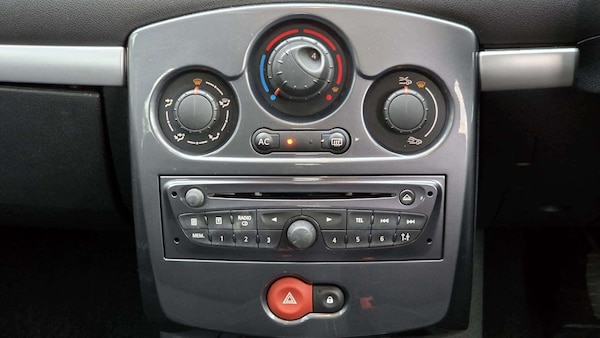 Used Renault Clio 2012 for sale - 76215681: Photo 25