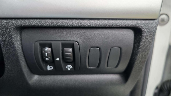 Used Renault Clio 2012 for sale - 76215681: Photo 26