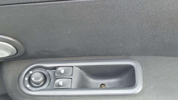Used Renault Clio 2012 for sale - 76215681: Photo 31