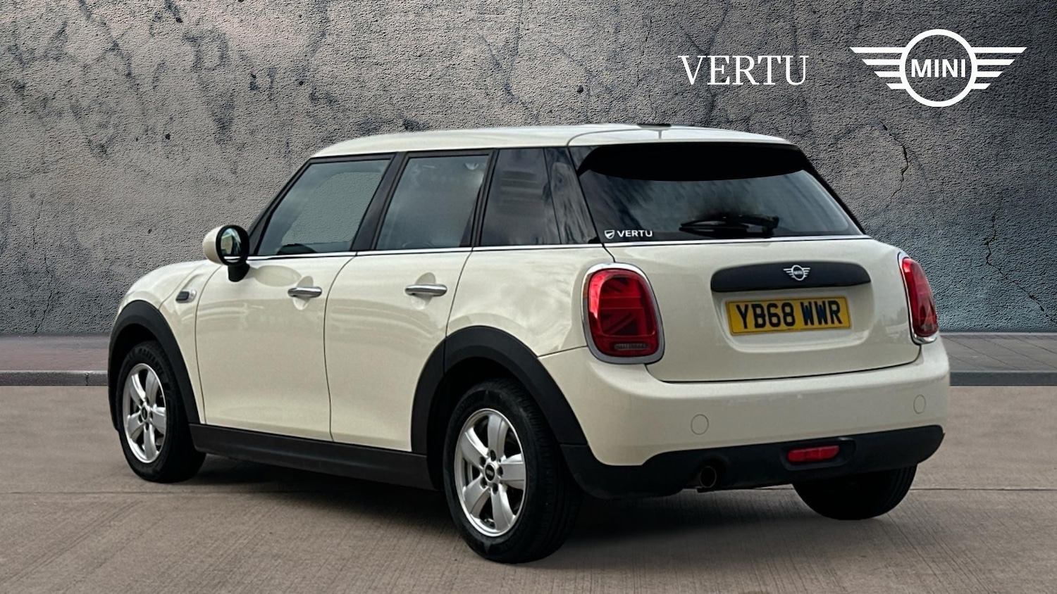 Used MINI Hatch 2018 for sale - 76126214: Photo 2