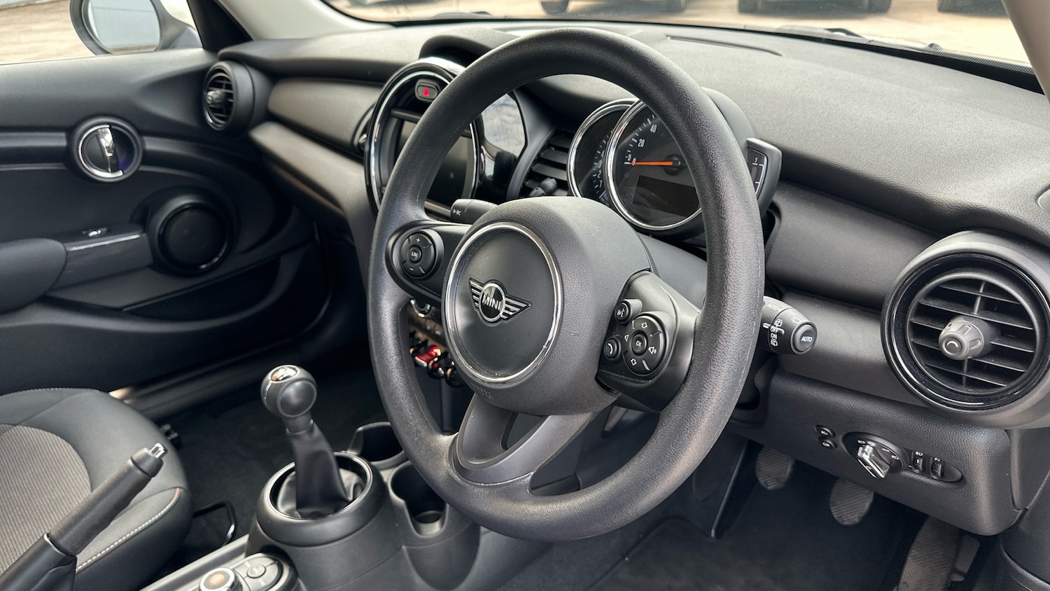 Used MINI Hatch 2018 for sale - 76126214: Photo 6