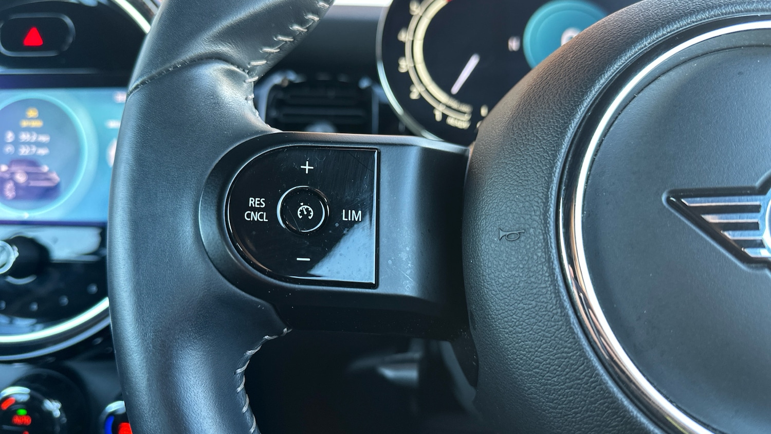 Used MINI Convertible 2022 for sale - 76682232: Photo 17