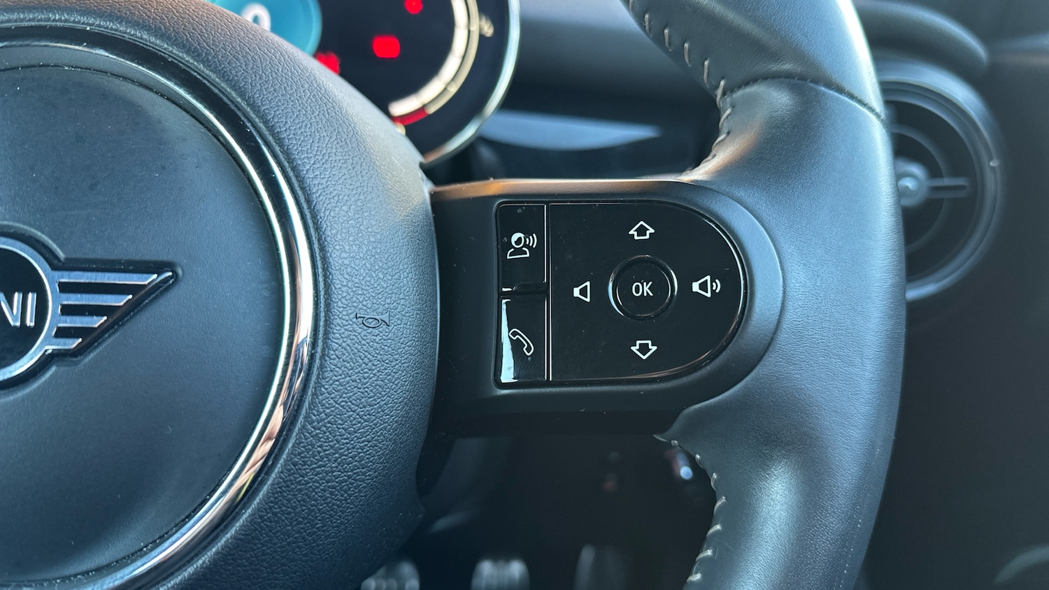 Used MINI Convertible 2022 for sale - 76682232: Photo 18