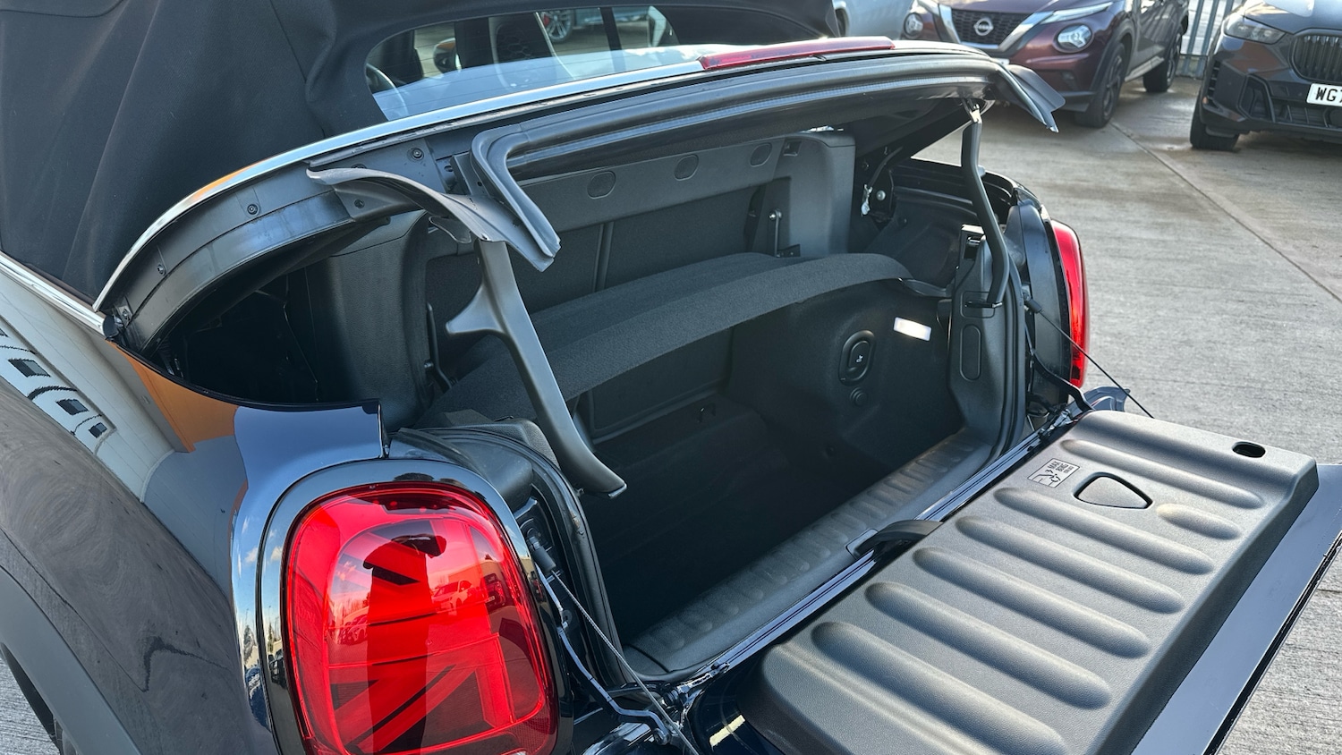 Used MINI Convertible 2022 for sale - 76682232: Photo 26