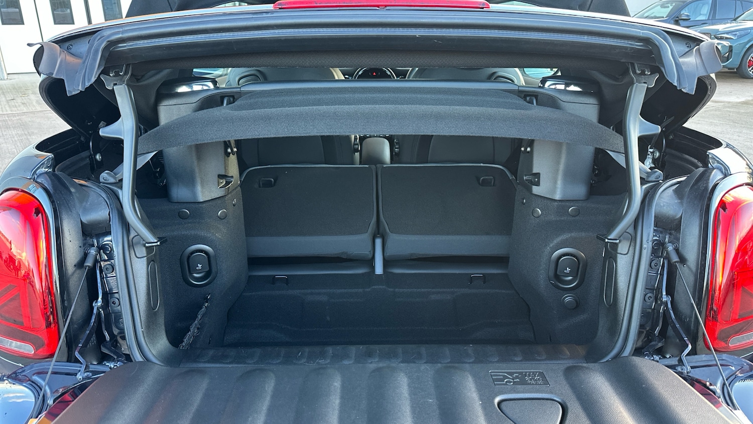 Used MINI Convertible 2022 for sale - 76682232: Photo 27