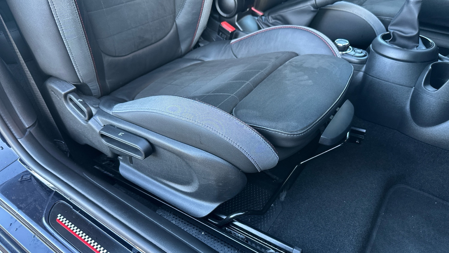 Used MINI Convertible 2022 for sale - 76682232: Photo 33