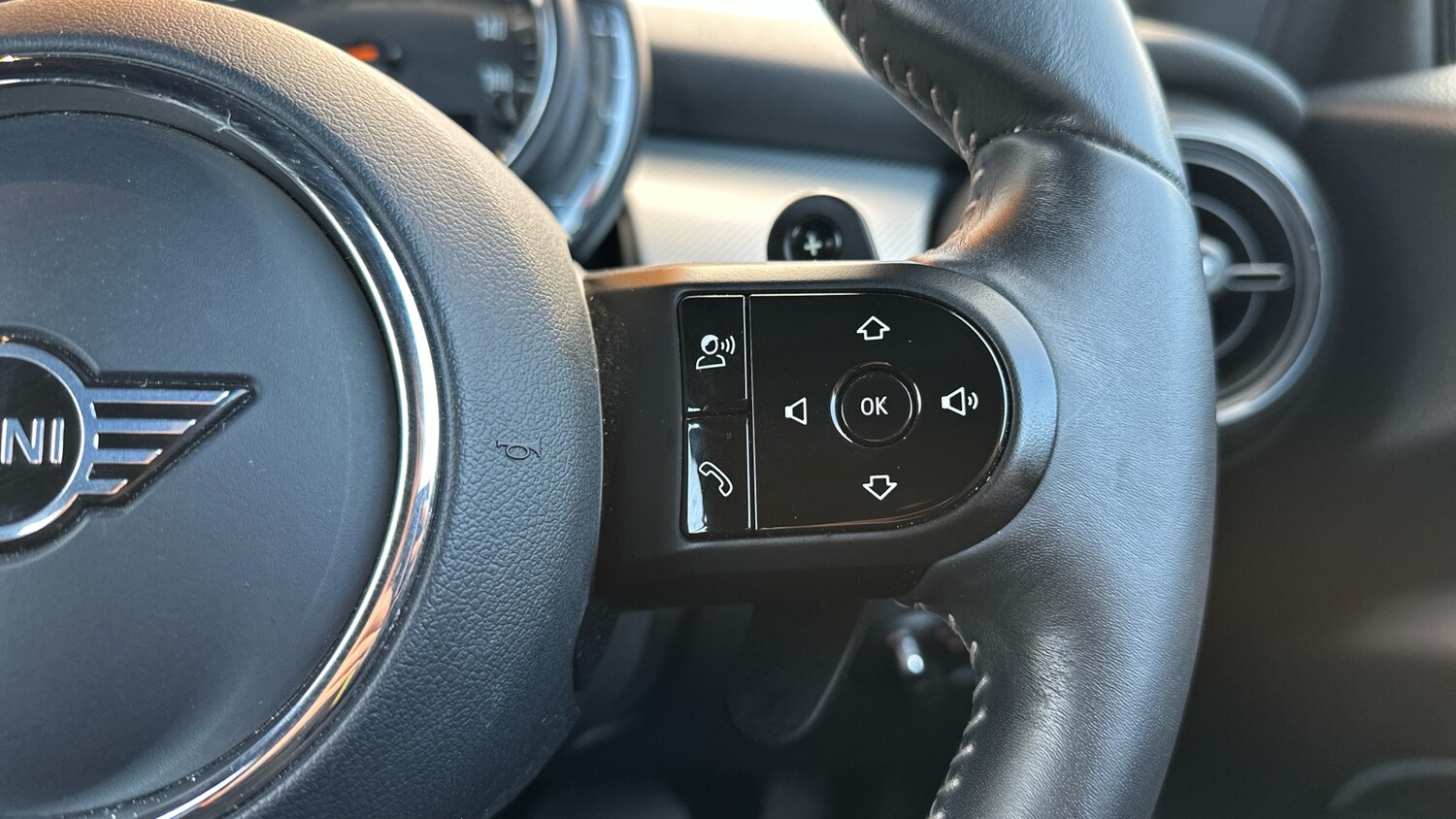 Used MINI Convertible 2022 for sale - 76568390: Photo 18