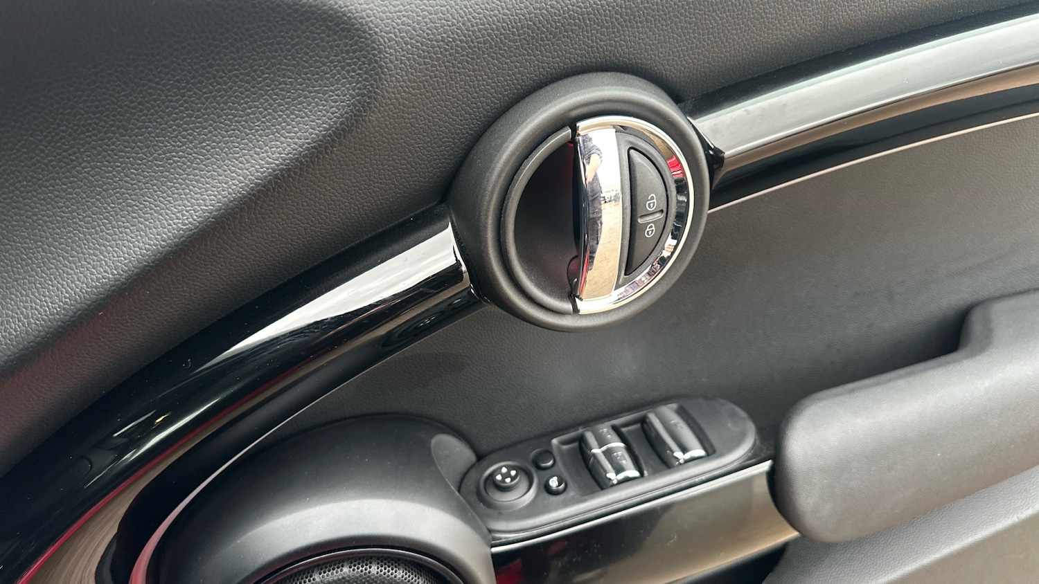 Used MINI Convertible 2024 for sale - 76578489: Photo 20