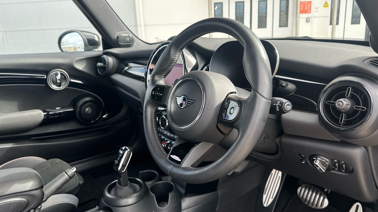 Used MINI Hatch 2023 for sale - 77930485: Photo 6