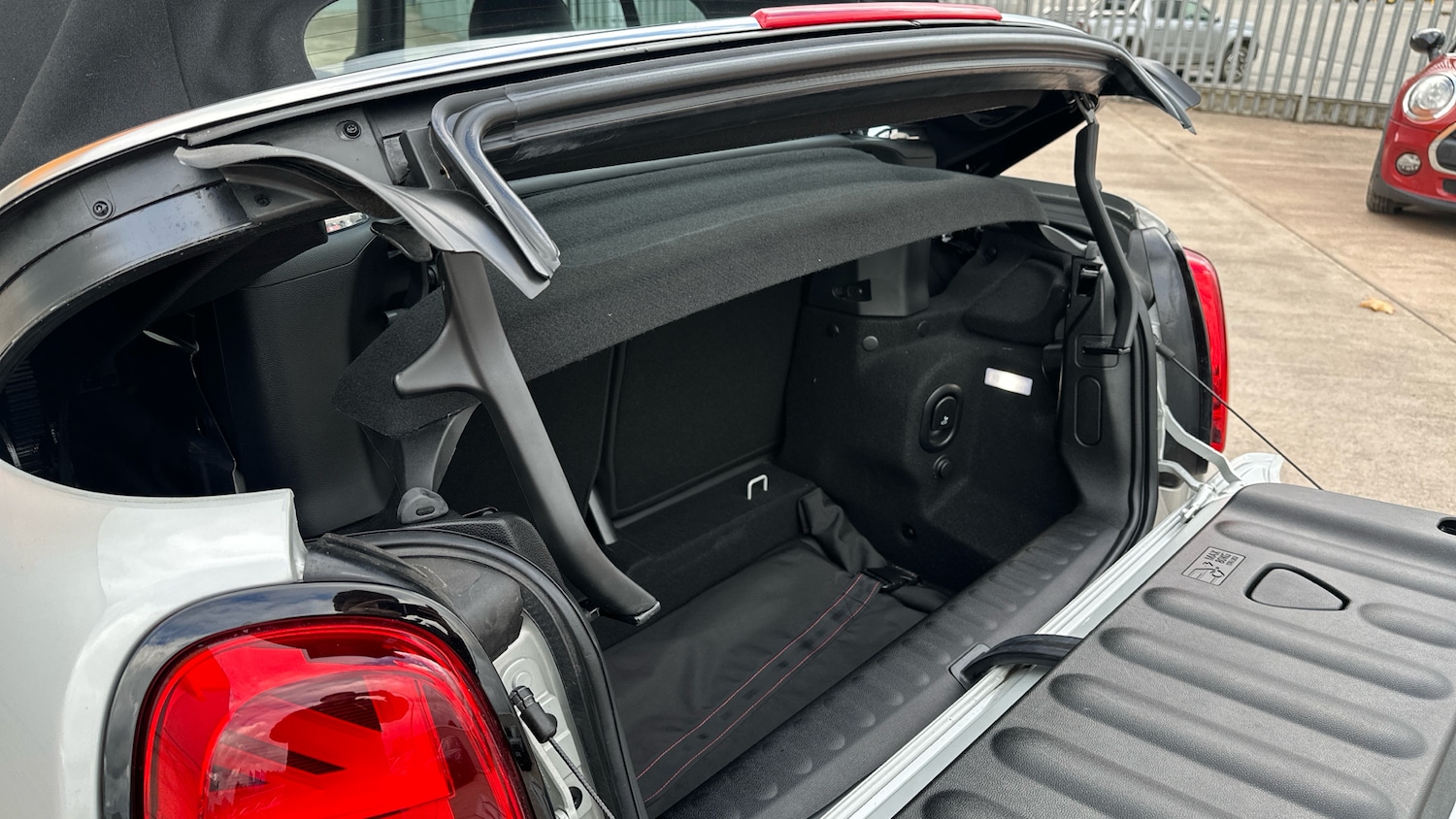 Used MINI Convertible 2022 for sale - 76311283: Photo 28
