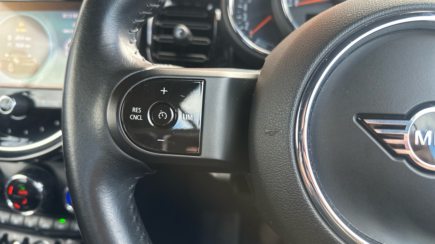 Used MINI Convertible 2022 for sale - 76289121: Photo 17