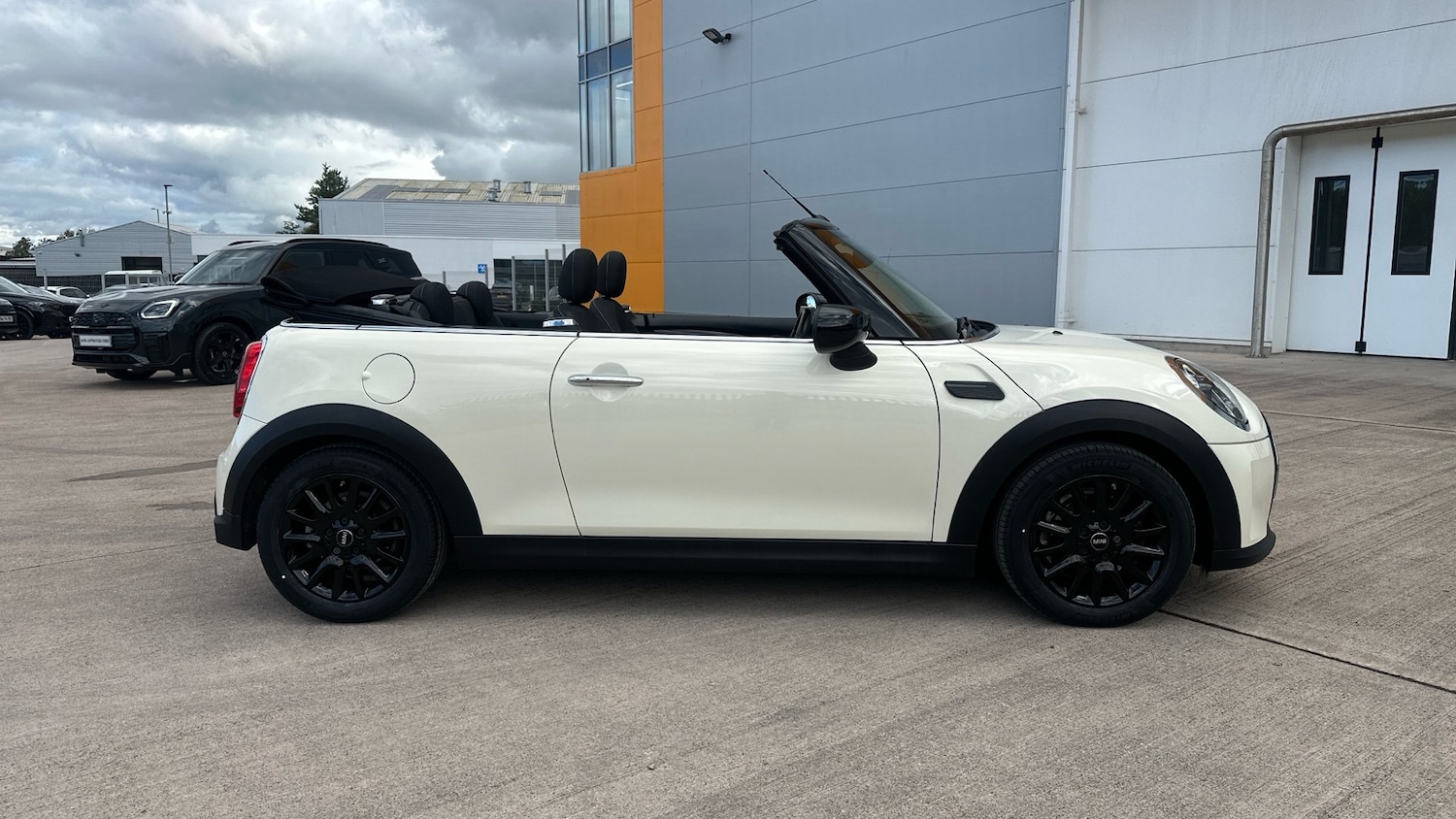 Used MINI Convertible 2022 for sale - 76289121: Photo 25