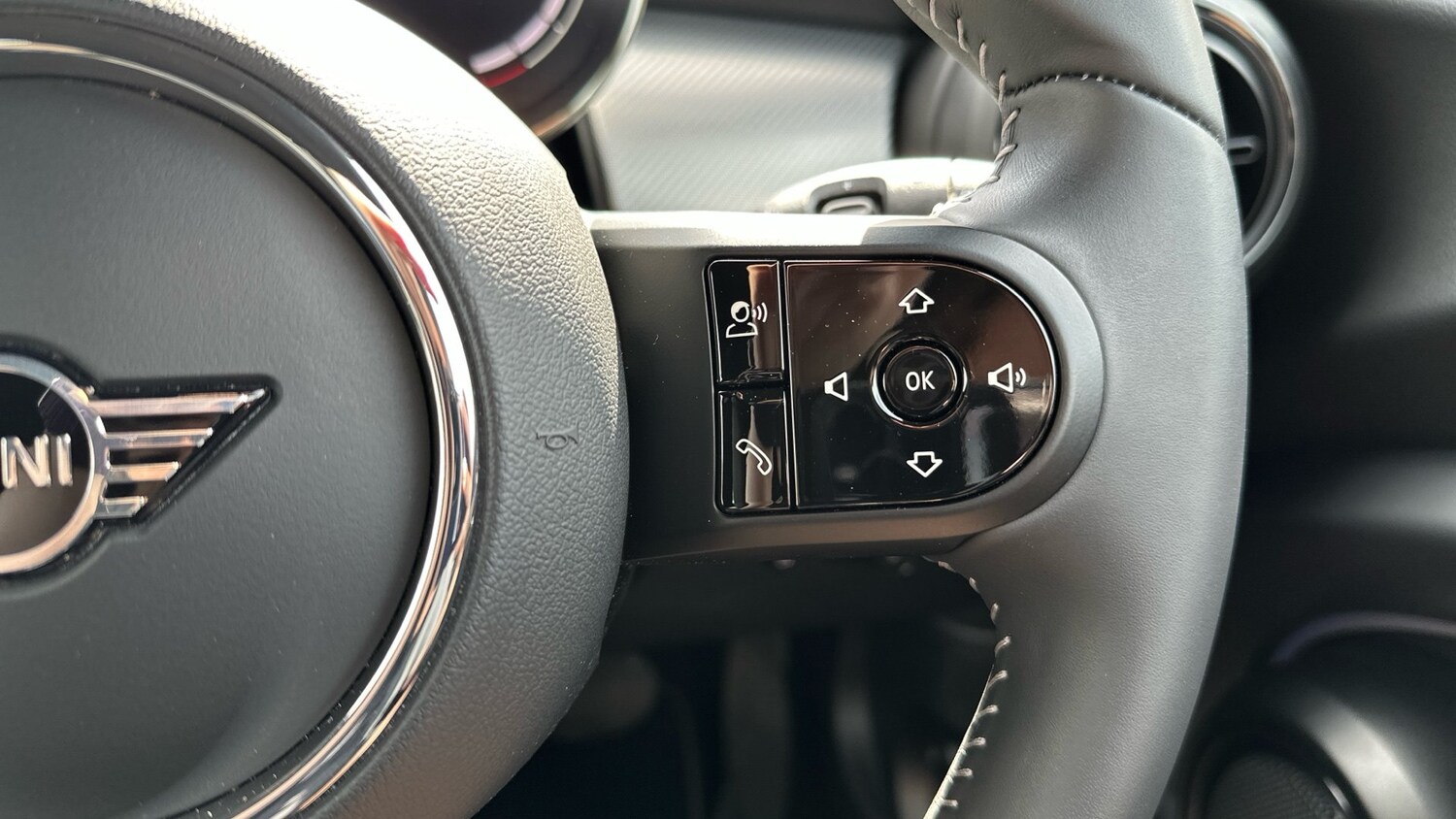 2023 MINI Hatch 1.5 Cooper Exclusive 3dr Auto Petrol Hatchback Hatchback Petrol - Picture 18 of 24