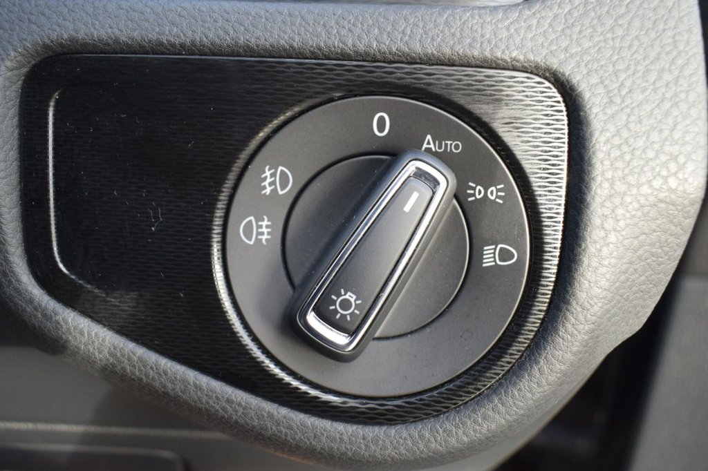 Used Volkswagen Golf 2017 for sale - 76768308: Photo 32