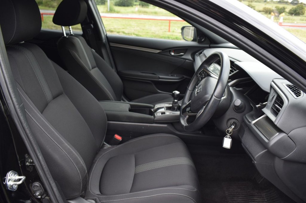 Used Honda Civic 2019 for sale - 76760017: Photo 6