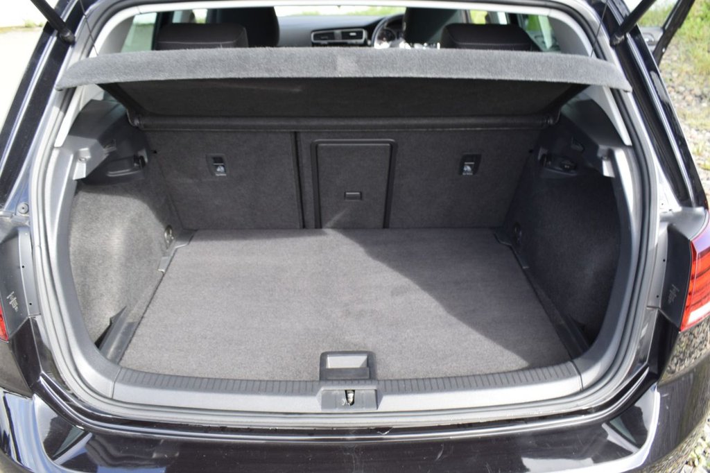 Used Volkswagen Golf 2018 for sale - 76760019: Photo 32