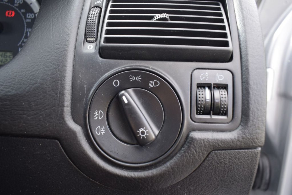 Used Volkswagen Golf 2002 for sale - 76760018: Photo 11