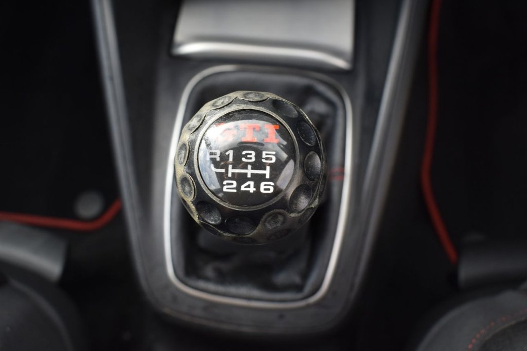 Used Volkswagen Golf 2002 for sale - 76760018: Photo 15