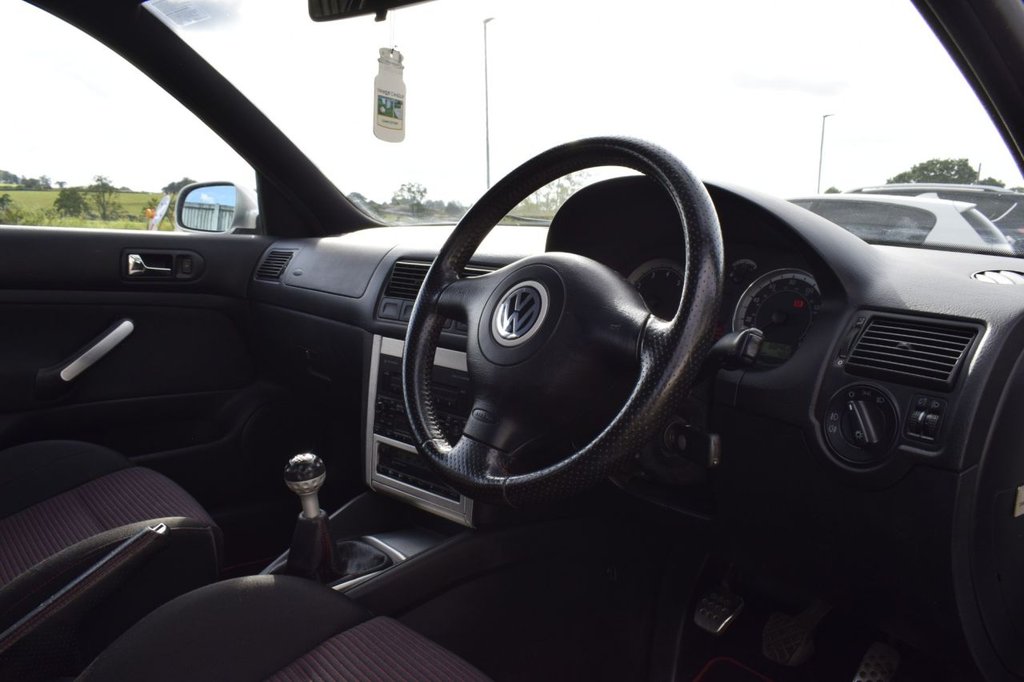 Used Volkswagen Golf 2002 for sale - 76760018: Photo 24