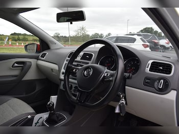 Used Volkswagen Polo 2017 for sale - 76760015: Photo