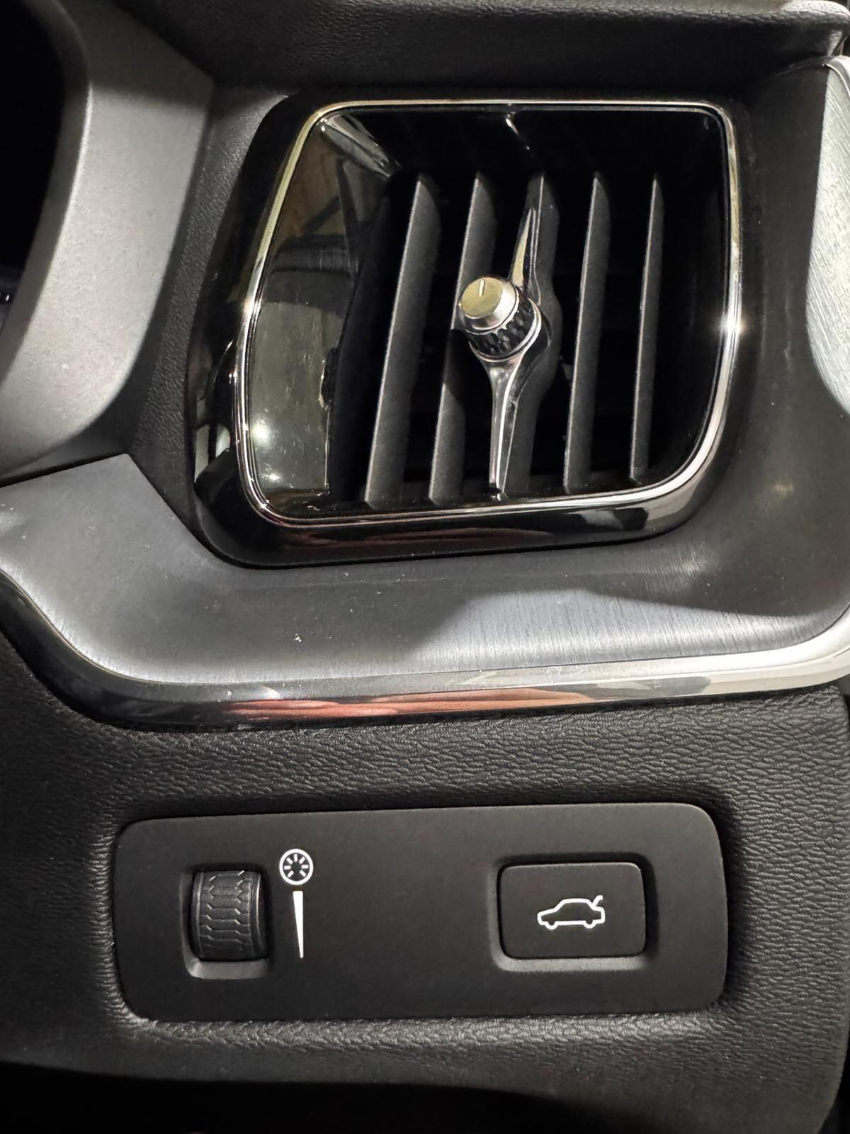 Used Volvo XC60 2018 for sale - 78158315: Photo 23