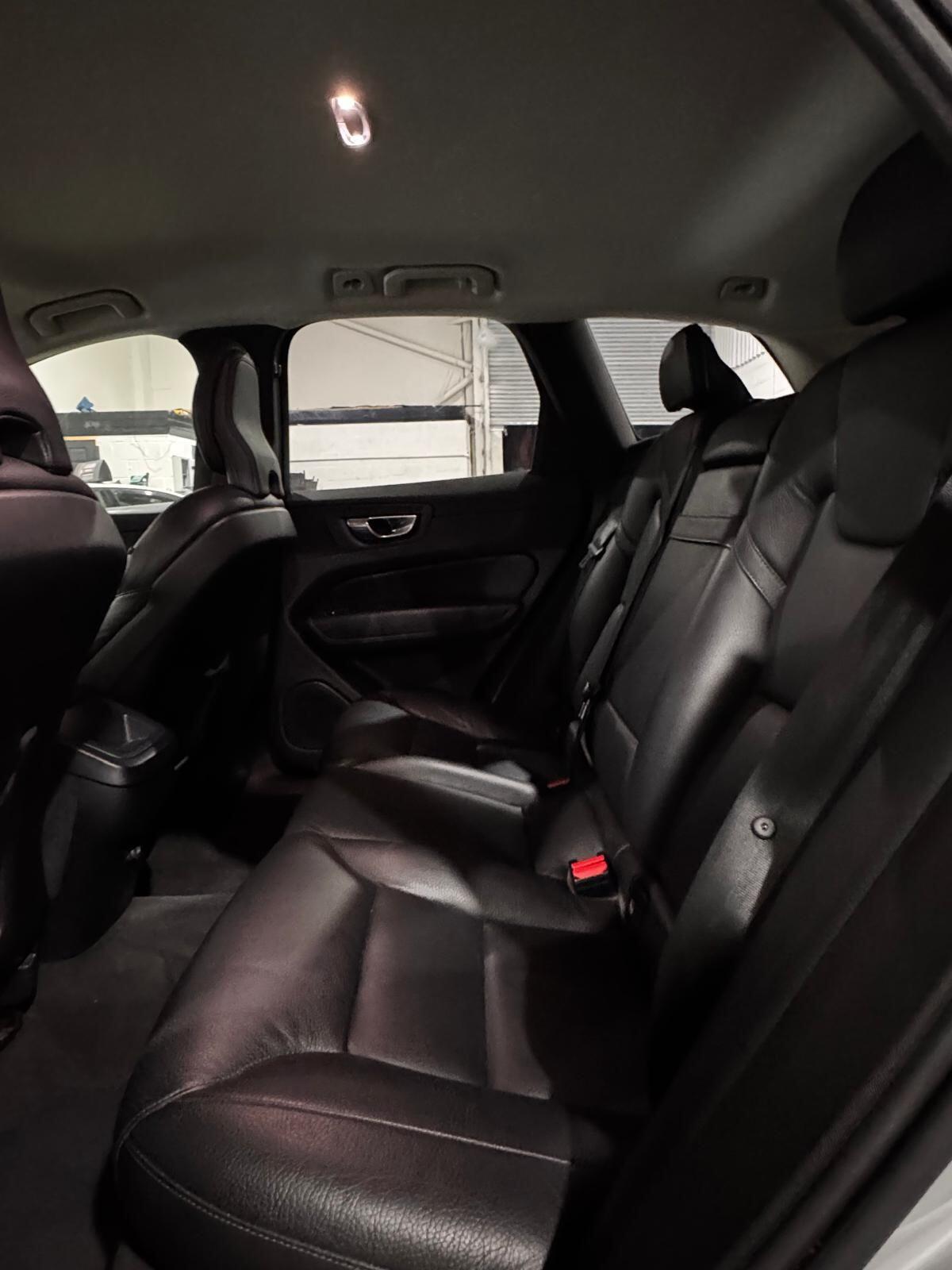 Used Volvo XC60 2018 for sale - 78158315: Photo 32