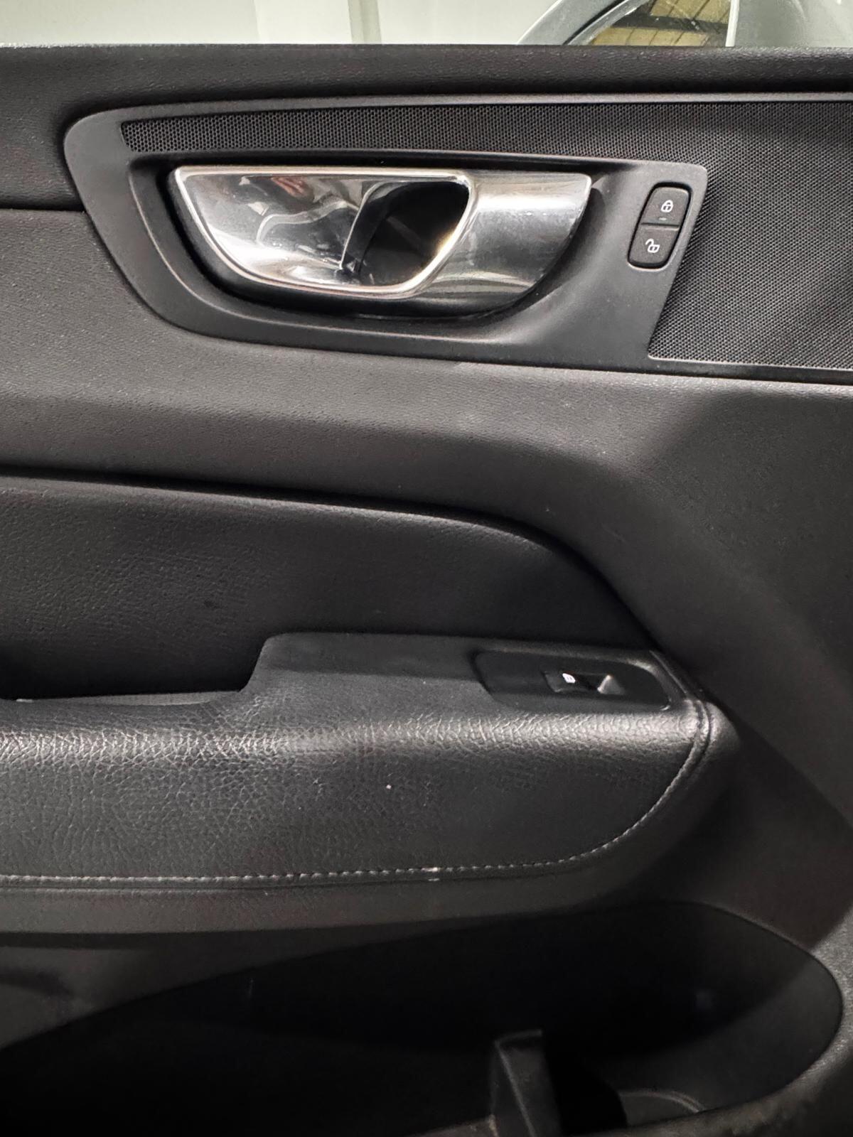 Used Volvo XC60 2018 for sale - 78158315: Photo 41