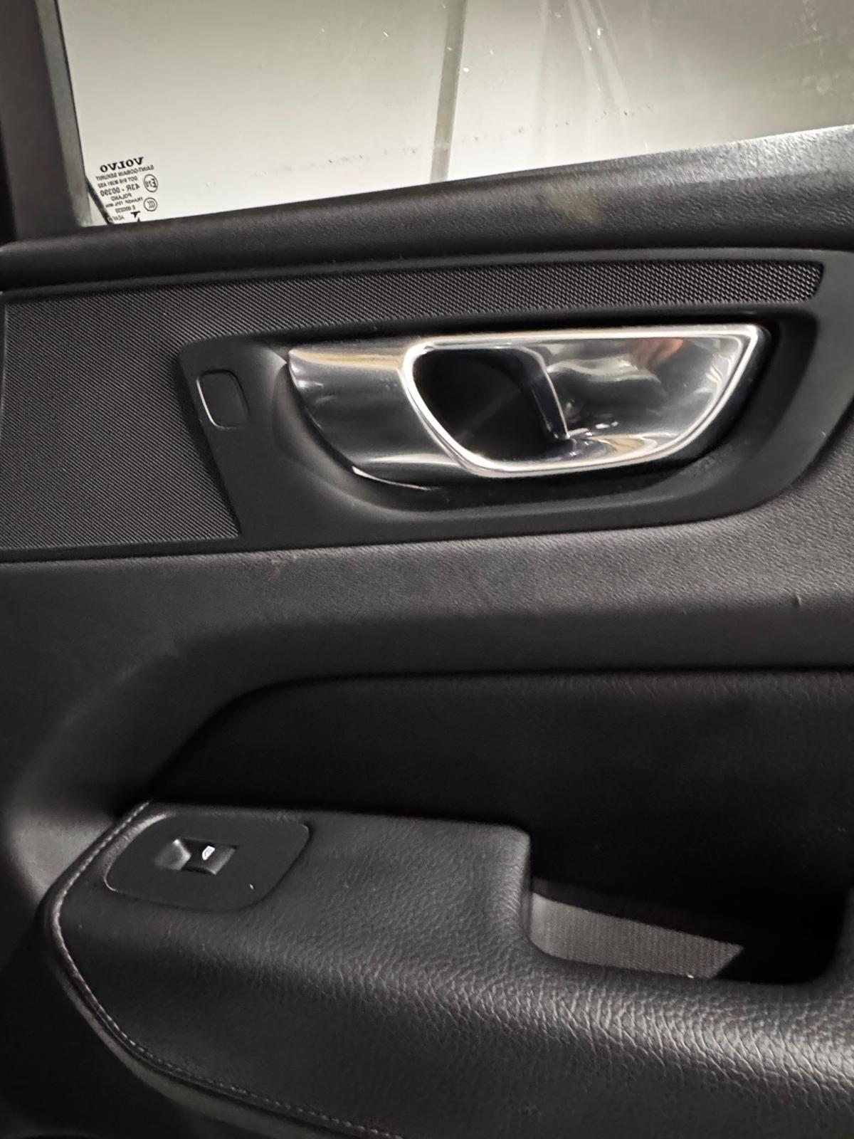 Used Volvo XC60 2018 for sale - 78158315: Photo 43