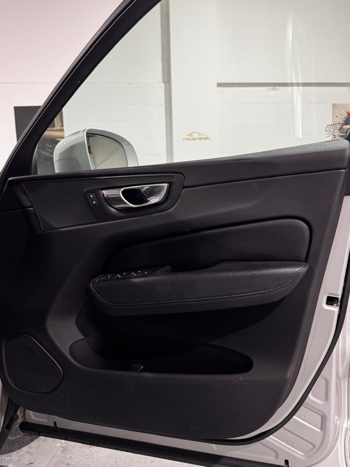 Used Volvo XC60 2018 for sale - 78158315: Photo 46