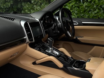 Used Porsche Cayenne 2016 for sale - 77610101: Photo