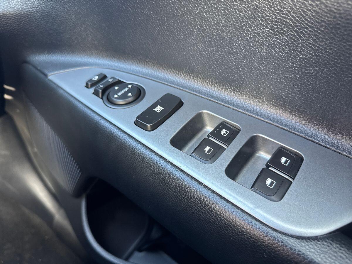 Used Kia Stonic 2023 for sale - 76294429: Photo 29