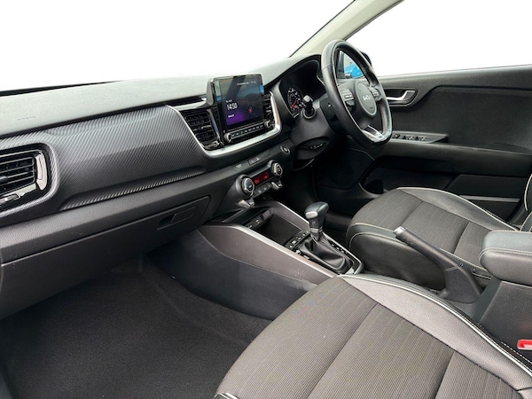 Used Kia Stonic 2023 for sale - 76294429: Photo 2