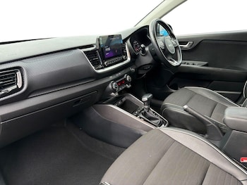 Used Kia Stonic 2023 for sale - 76294429: Photo 2