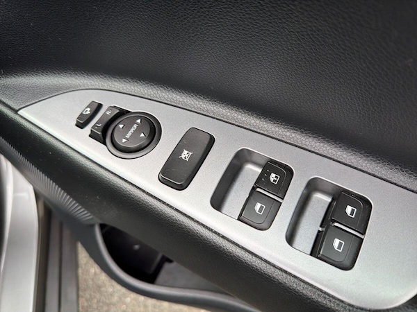 Used Kia Stonic 2023 for sale - 76294429: Photo 30