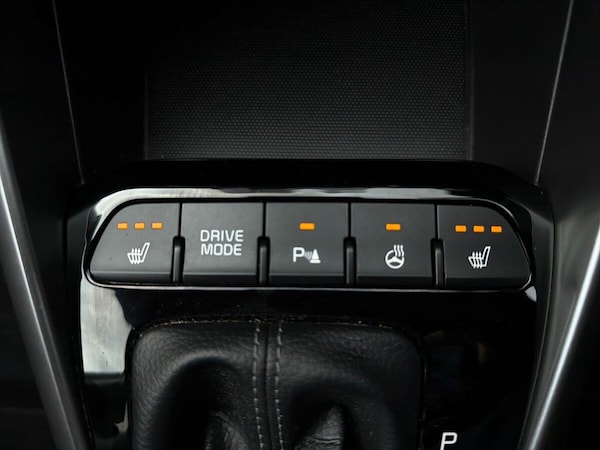 Used Kia Stonic 2023 for sale - 76294429: Photo 33