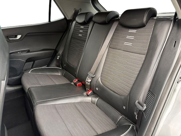 Used Kia Stonic 2023 for sale - 76294429: Photo 8
