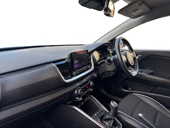 Used Kia Stonic 2024 for sale - 76996689: Photo