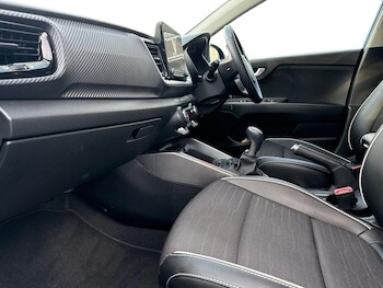 Used Kia Stonic 2024 for sale - 77424705: Photo