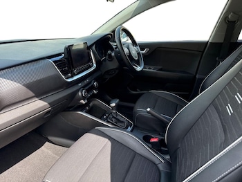 Used Kia Stonic 2024 for sale - 78471180: Photo