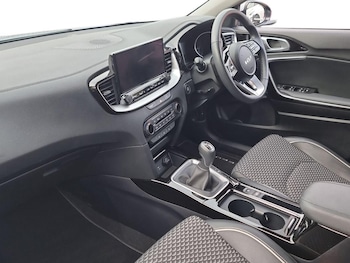 Used Kia Ceed 2025 for sale - 76995652: Photo