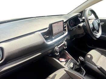 Used Kia Stonic 2023 for sale - 78573932: Photo