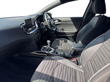 Used Kia Ceed 2025 for sale - 79316481: Photo