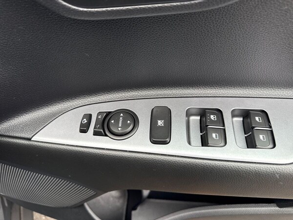 Used Kia Stonic 2022 for sale - 76247773: Photo 29