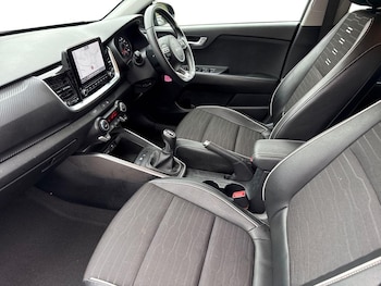 Used Kia Stonic 2022 for sale - 76247773: Photo 2
