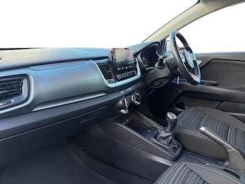 Used Kia Stonic 2023 for sale - 77624873: Photo