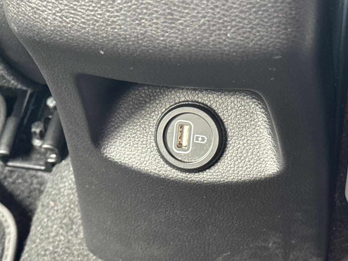 Used Kia Stonic 2023 for sale - 76634295: Photo 34